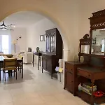 Cosy And Peaceful Seaside Vintage-style Apartment Naxxar