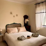 Cosy And Peaceful Seaside Vintage-style *
