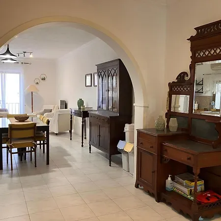 Cosy And Peaceful Seaside Vintage-style Apartment Naxxar